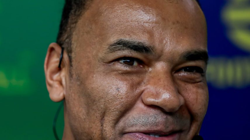 Cafu com taça do Mundial de Clubes, torneio que foi um acerto da Fifa para ele (Foto: Divulgação/Fifa)