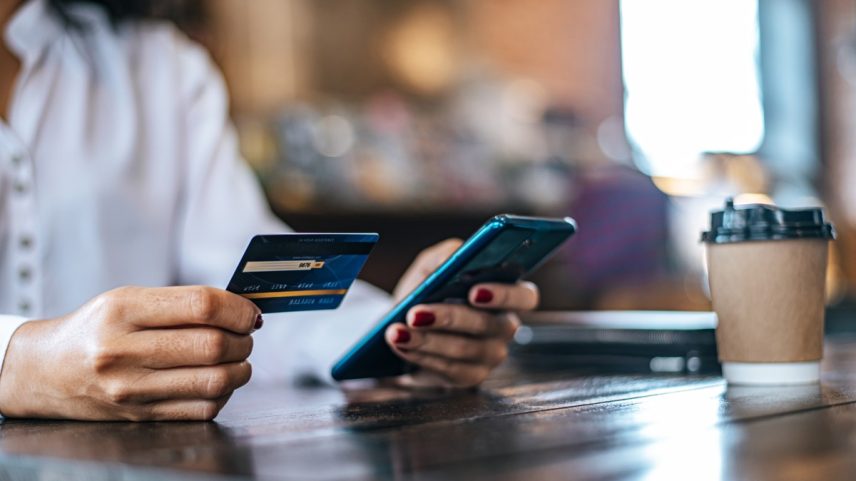 82% das transações bancárias dos brasileiros foram feitas por canais digitais em 2024 — Foto: Freepik