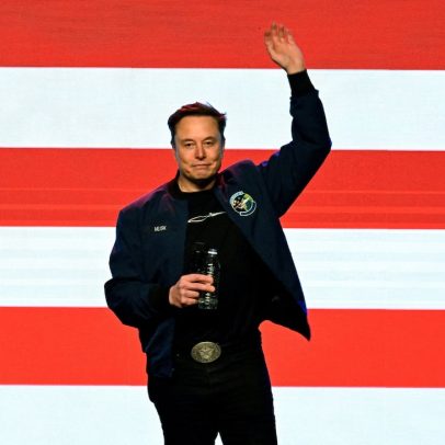 Polônia processa Elon Musk por comentários antissemitas de sua inteligência artificial