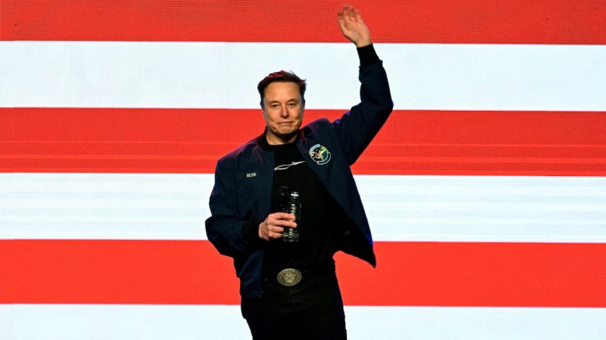 Elon Musk em um mitin político em Wisconsin (EUA) em março. (Foto: Vincent Alban/REUTERS)