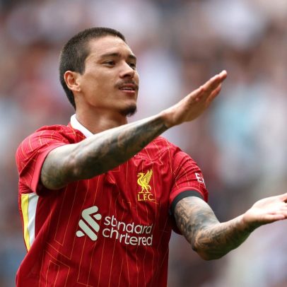 Darwin Nunez brilha e marca três gols na vitória do Liverpool sobre o Stoke