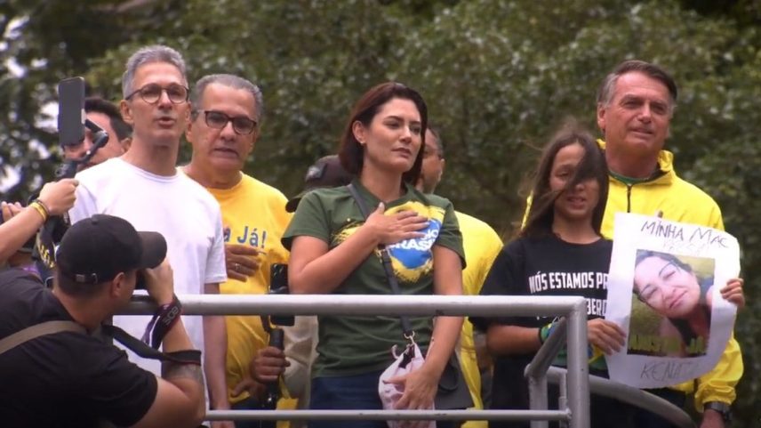 Romeu Zema, Silas Malafaia, Michelle Bolsonaro e Jair Bolsonaro no carro de som em ato na Avenida Paulista (Foto: Reprodução/YouTube)