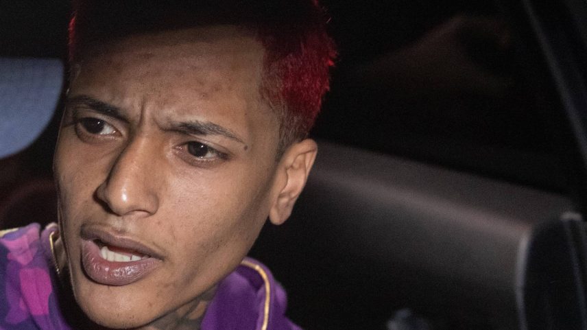 O rapper Mauro Davi Nepomuceno dos Santos, conhecido como Oruam, se entregou à Polícia Civil (Foto: Érica Martin/Agência O Dia)