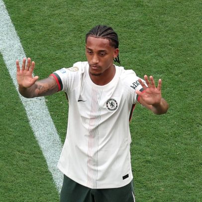 João Pedro brilha novamente e marca golaço em Fábio na partida Fluminense x Chelsea