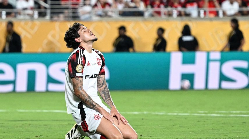 Pedro durante empate do Flamengo com Los Angeles (Foto: PATRICIA DE MELO MOREIRA / AFP)