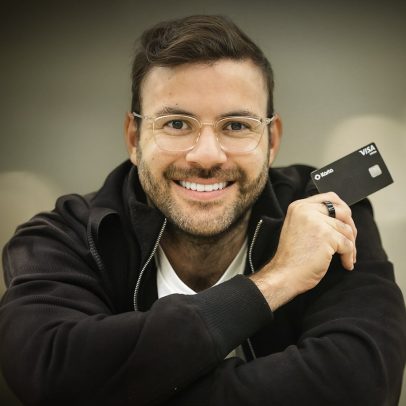 Fintech oferece compras em dólar parceladas e já tem 6 mil na lista de espera