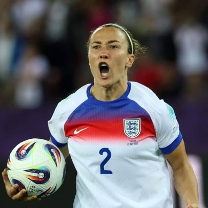 Lucy Bronze revela que jogou Euro 2025 com fratura na perna e celebra vitória