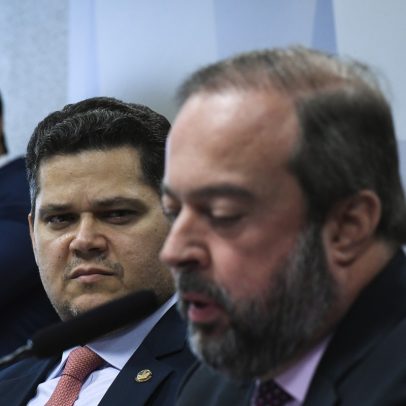 Alcolumbre pressiona por demissão de ministro, mas entorno de Silveira ignora apelos