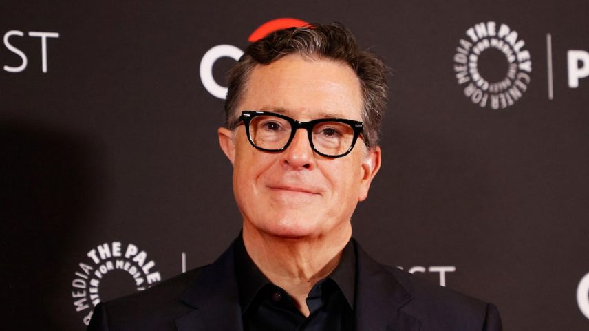O apresentador Stephen Colbert, cujo 'The Late Show' foi cancelado nesta semana (Foto: Michael Tran/AFP)