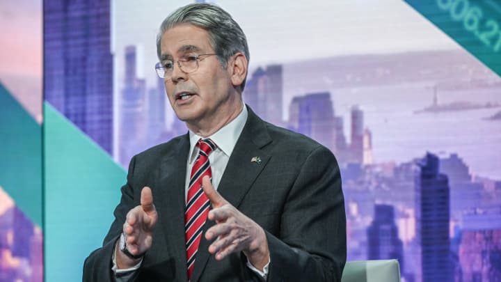 Scott Bessent, secretário do Tesouro dos EUA, durante uma entrevista à Bloomberg Television em Nova York, EUA, na segunda-feira, 30 de junho de 2025. (Foto: Victor J. Blue | Bloomberg | Getty Images)