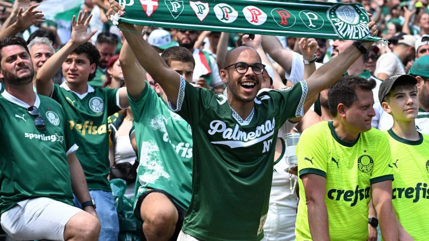 Torcedores acompanham partida entre Palmeiras e Al Ahly pela Copa do Mundo de Clubes (Foto: Li Rui - 20.jun.2025/Xinhua)