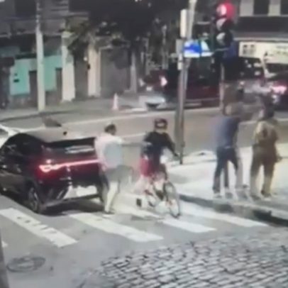 Motorista colide e destrói bicicleta elétrica de ciclista em acidente de trânsito