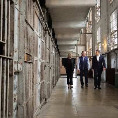 Fiscal geral de Trump visita Alcatraz e comenta sobre prisão de imigrantes ilegais