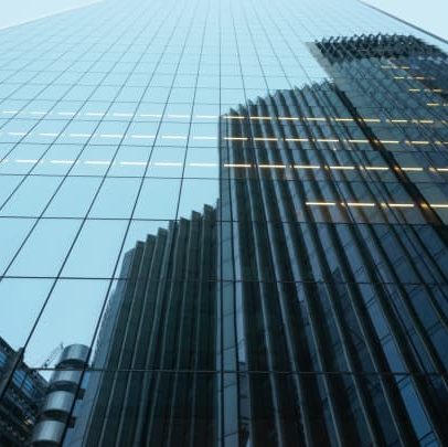 Tarifas afetam duramente empresas europeias; setores em destaque nas próximas divulgações