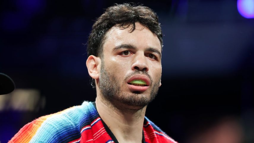 Julio Cesar Chávez Jr. em uma pelea do dia 28 de janeiro de 2025, em Anaheim, Califórnia. (Foto: Cris Esqueda/Getty Images)