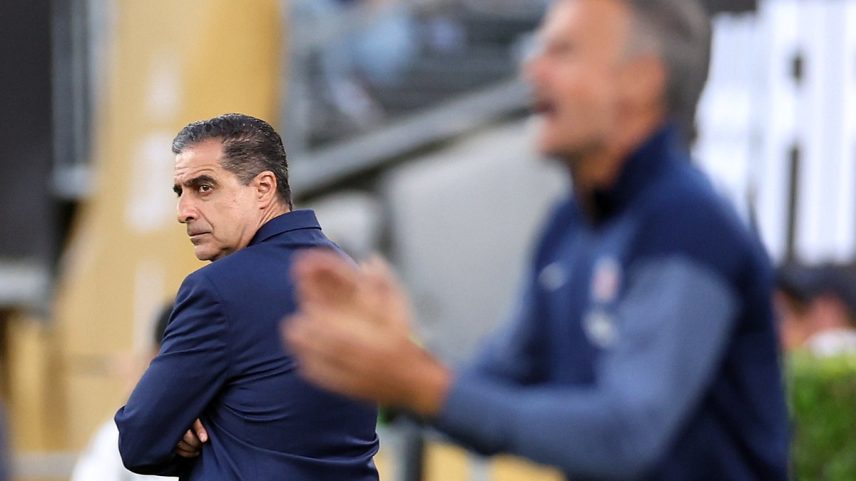 Renato Paiva e Luis Enrique em vitória do Botafogo sobre o PSG na Copa do Mundo de Clubes (Foto: Vitor Silva / Botafogo)