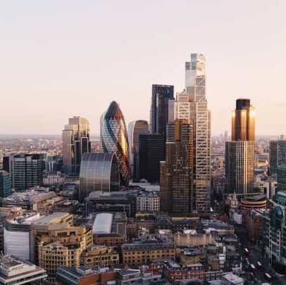 Bolsa europeia deve abrir em alta enquanto investidores acompanham turbulências no Reino Unido