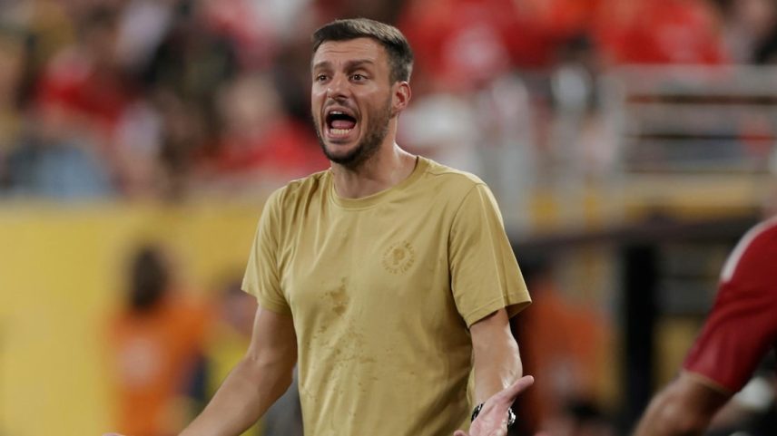 Demissão de Martín Anselmi veio após queda precoce do Porto no torneio mundial (Foto: Adam Hunger/AP)