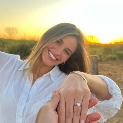 Lorena Carvalho aceita pedido de casamento do namorado em momento especial