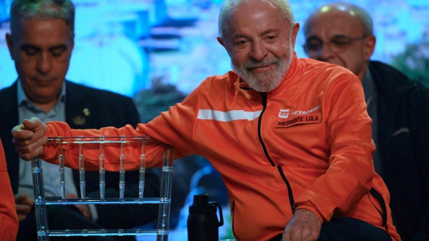 Lula: agitação, mesmo que dentro da bolha (Foto: Mauro Pimentel/AFP)