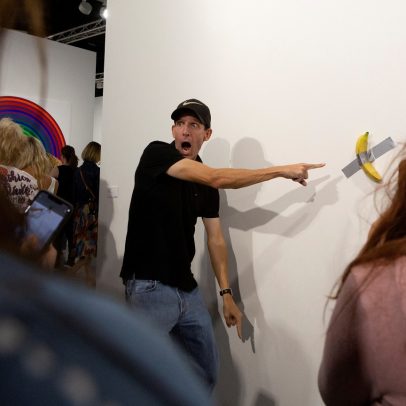 Visitante devora banana de obra de arte de R$ 34 milhões em museu francês