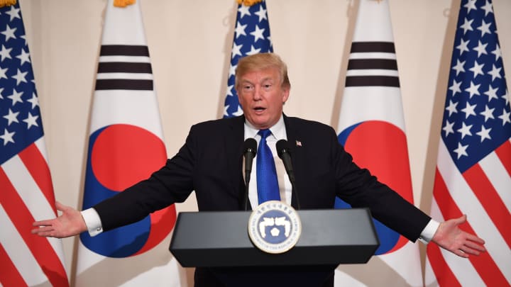 Donald Trump gesticula durante uma coletiva de imprensa conjunta na Coreia do Sul. (Foto: Afp Contributor | Afp | Getty Images)