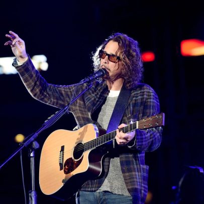 King Ultramega Supergroup homenageia Chris Cornell com versão de 'Rusty Cage'