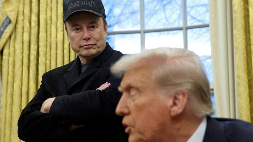 Elon Musk e o presidente dos EUA, Donald Trump, no Salão Oval da Casa Branca, em Washington (Foto: REUTERS/Kevin Lamarque)