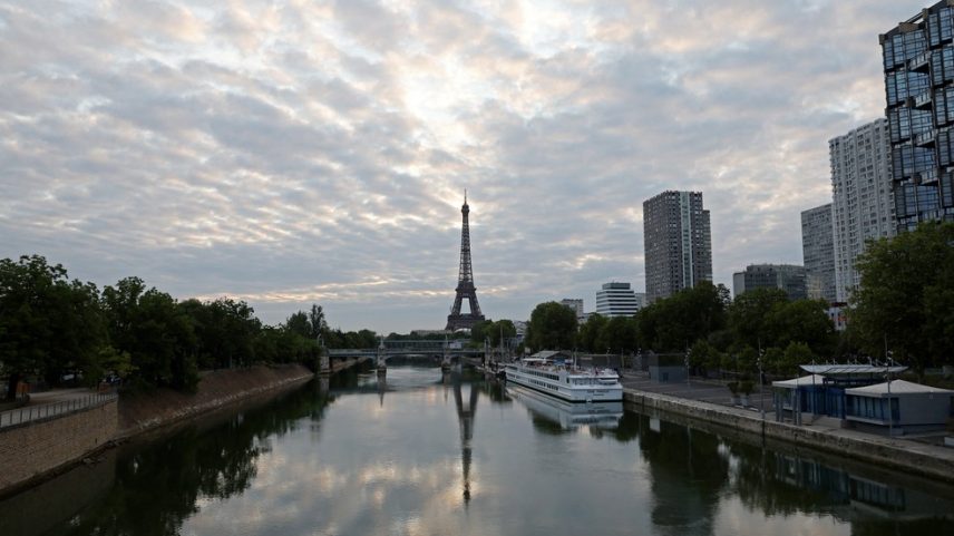 Água do rio Sena é responsável por resfriar mais de 800 edifícios em Paris. (Foto: Esa Alexander/Reuters)