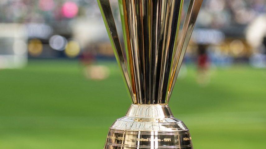 O troféu da Concacaf Gold Cup é visto antes da Final da Concacaf Gold Cup entre México e Panamá no SoFi Stadium em 16 de julho de 2023, em Inglewood, Califórnia. O México venceu o jogo por 1-0. (Foto: Shaun Clark/ISI Photos/Getty Images)