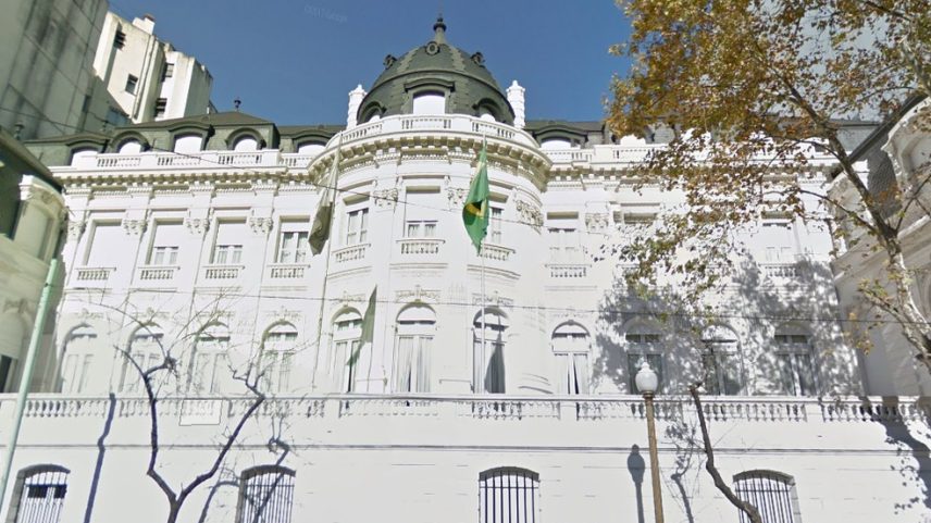 Fachada do Palácio Pereda, em Buenos Aires, inspirado em museu francês. Local abriga a Embaixada do Brasil na Argentina (Foto: Reprodução/Google)