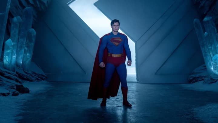 David Corenswet estrela como Superman no filme "Superman" da Warner Bros. (Foto: Warner Bros. Discovery)
