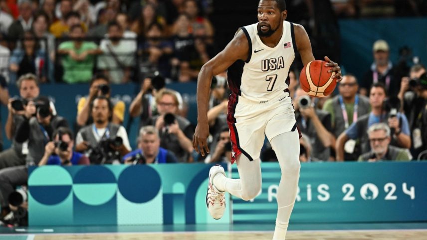 Kevin Durant em ação contra a Sérvia (Foto: Aris MESSINIS)