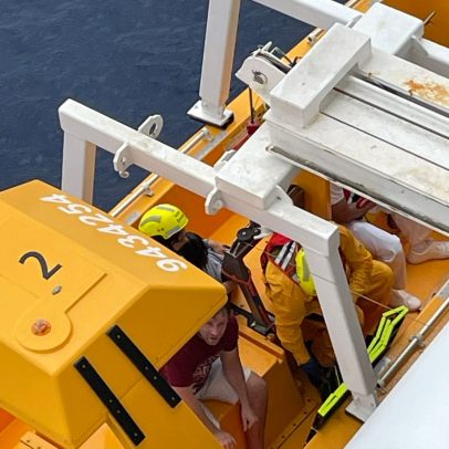 Pai se joga no mar para resgatar filha que caiu de cruzeiro da Disney