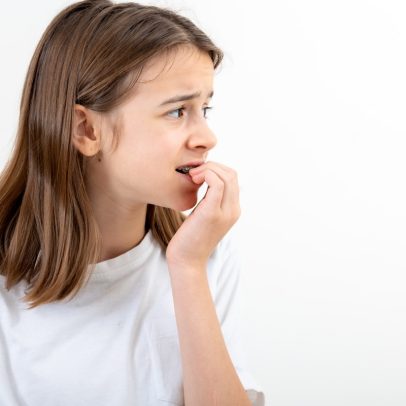 Filhos que roem unhas podem indicar sinais de ansiedade e estresse emocional