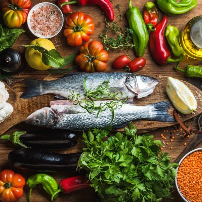 Dieta mediterrânea fortalece músculos e combate a sarcopenia em idosos