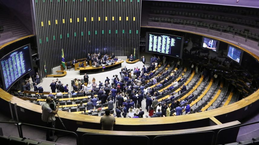 Sessão plenária na Câmara dos Deputados: espaço deve ficar mais abarrotado com 18 deputados extras (Foto: Kayo Magalhães/Agência Câmara)