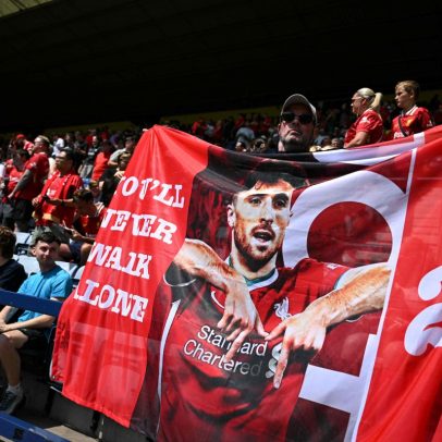 Liverpool presta homenagens a Diogo Jota em jogo marcado por emoção e vitória