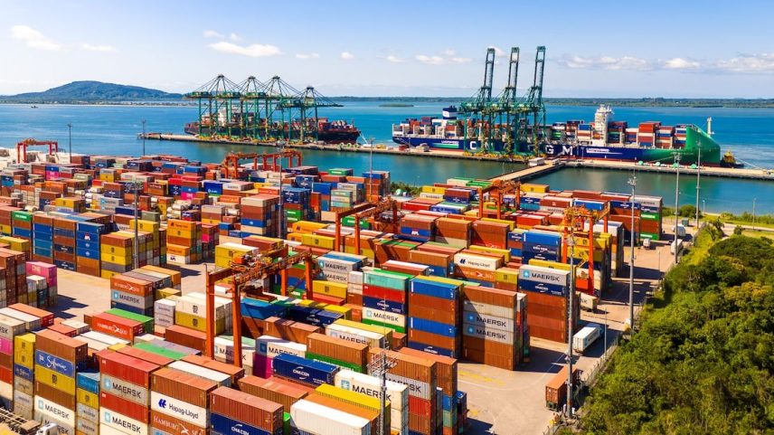 Uma tarifa de 50% dos EUA sobre produtos importados do Brasil reduziria as margens de diferentes empresas, aponta relatório da Moody's (Foto: Porto de Itapoá/Divulgação)