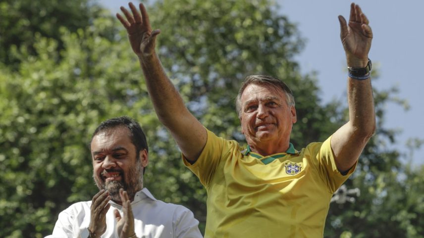 Governador Cláudio Castro (PL) e o ex-presidente Jair Bolsonaro (PL) durante ato político no Rio de Janeiro, no ano passado (Foto: Gabriel de Paiva/Agência O Globo)