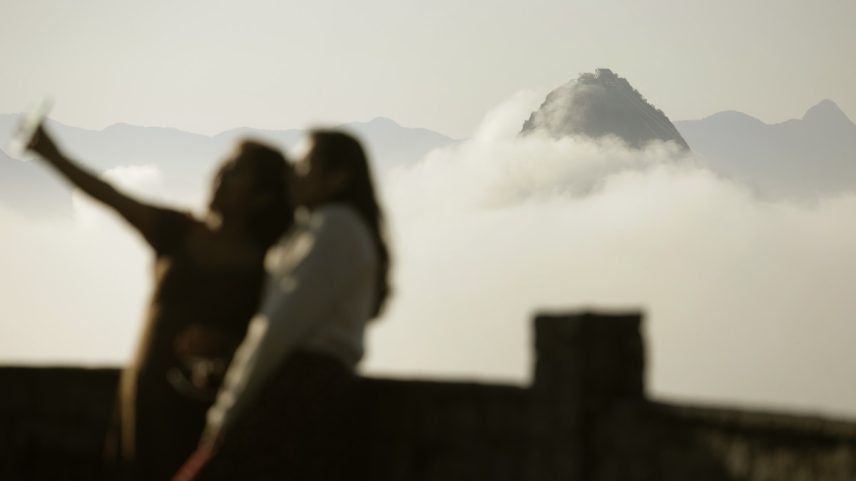 Névoa muda a paisagem do Rio nesta quinta-feira, e temperatura pode chegar a 30°C. (Foto: Fabiano Rocha / Agência O Globo)