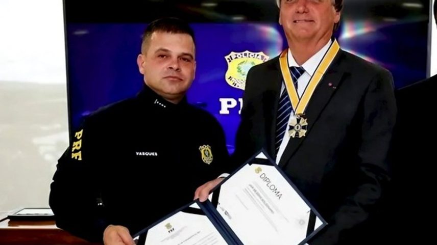 O ex-diretor-geral da PRF Silvinei Vasques e Jair Bolsonaro (Foto: Divulgação/PRF)