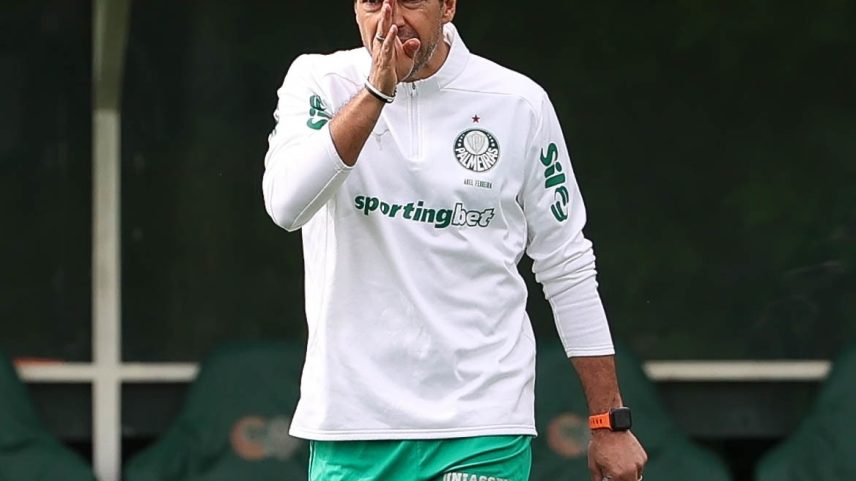 Abel Ferreira, do Palmeiras, em treino na Academia de Futebol (Foto: Cesar Greco/Palmeiras/by Canon)