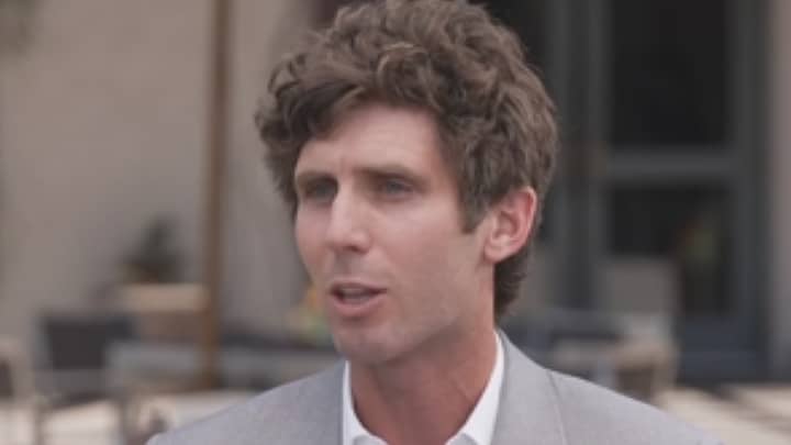 Shaun Maquire, da Sequoia Capital, é entrevistado pela CNBC. (Foto: CNBC)