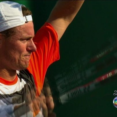 Filho de ex-rival de Guga brilha em Wimbledon e encanta com semelhança paterna