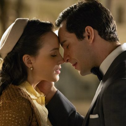 Celso e Estela protagonizam primeiro beijo emocionante em 'Êta Mundo Melhor'