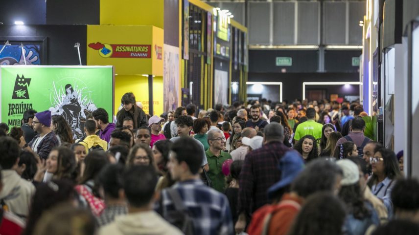 Público lota um dos corredores da Bienal do Livro na edição 2025 (Foto: Guito Moreto)