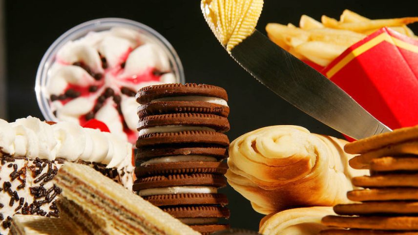 Alimentos ultraprocessados, como biscoitos, batata frita e sorvete, podem ser os responsáveis pelos altos índices de obesidade em países desenvolvidos, diz estudo (Foto: Eduardo Knapp/Folhapress)