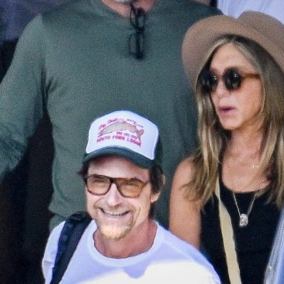 Jennifer Aniston é flagrada com coach de hipnose em clima de romance