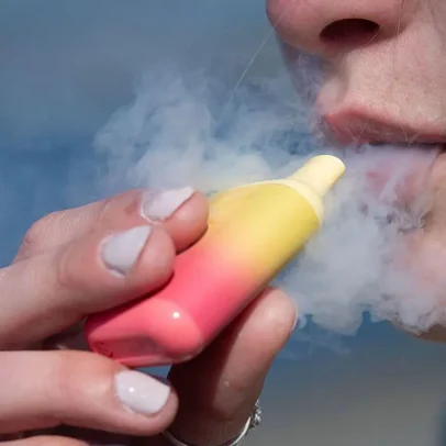 Menos crianças em idade escolar usam vape na Austrália após proibição, aponta estudo